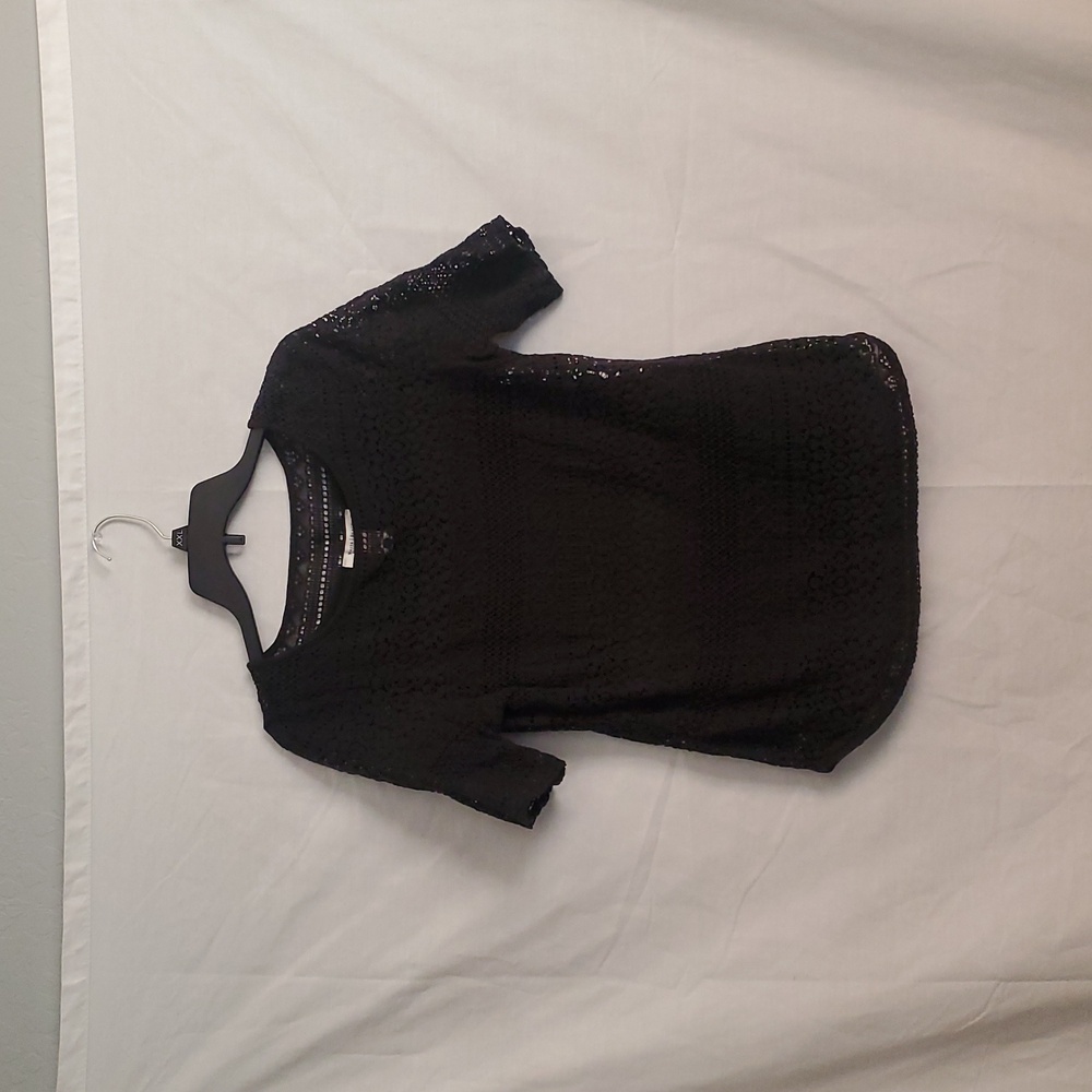 White House Black Market Embroidery Top With Black Lining